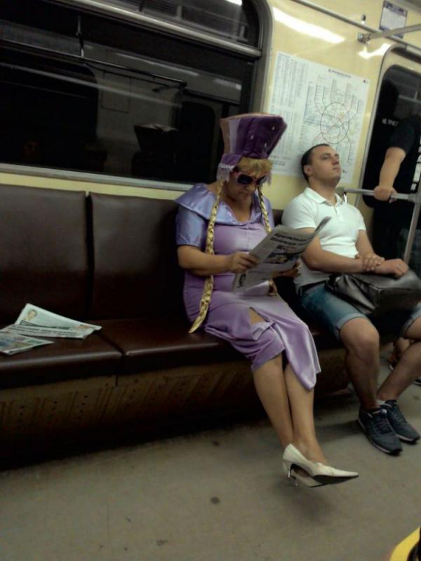 Необычные пассажиры метро, которые выделяются из толпы (ФОТО)