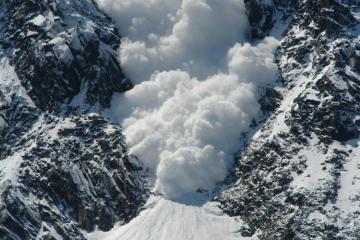 В результате схождения лавины во французских Альпах погибли семеро альпинистов