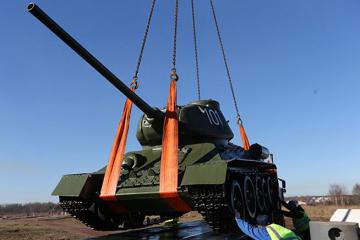В Молдавии сносят советские памятники-танки