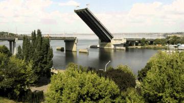 В Николаеве разводной мост закатали в асфальт (ВИДЕО)