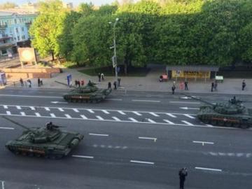 Центр Донецка заполонили танки (ВИДЕО)