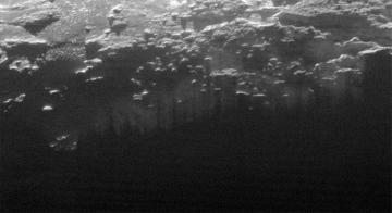 Закат и горы на Плутоне. Новые снимки от NASA (ФОТО)