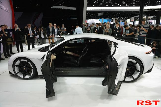 Porsche представил собственный электромобиль (ФОТО)