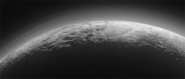 Завораживающие горизонты Плутона (ФОТО)