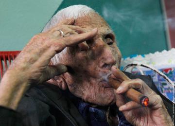 Медики объяснили феномен курильщиков-долгожителей