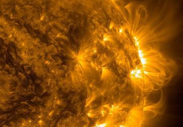 NASA показало петли на Солнце (ФОТО)