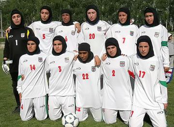 В женской сборной Ирана по футболу по-прежнему играют мужчины