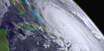 Мощный ураган накроет США. Объявлено штормовое предупреждение