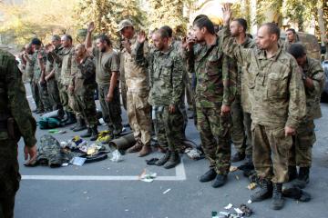 Стало известно, сколько украинцев до сих пор остаются в плену сепаратистов 