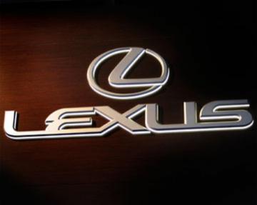 Lexus представила картонный автомобиль (ФОТО)
