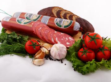 Колбаса – на вес золота. Цены в донецких супермаркетах (ФОТО)