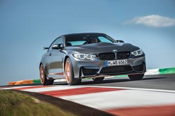 Компания BMW представила гоночную версию купе BMW M4 (ФОТО)