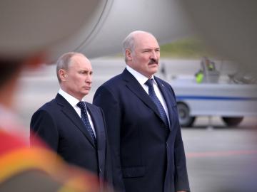 Путин и Лукашенко обсудили возможность размещения военной базы РФ в Беларуси