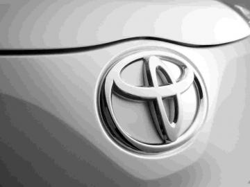 Toyota планирует отказаться от выпуска бензиновых автомобилей