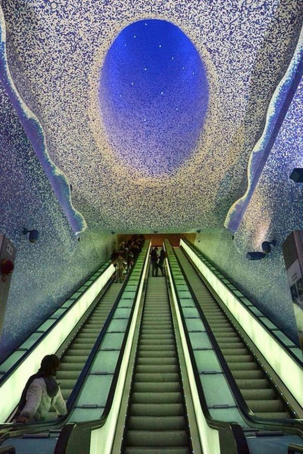 Топ-10 самых впечатляющих станций метро в мире (ФОТО)