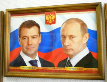 На избирательном участке в Киеве обнаружили Путина и Медведева 