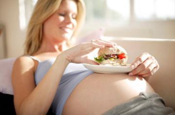 Чрезмерный набор веса во время беременности грозит последующим ожирением 