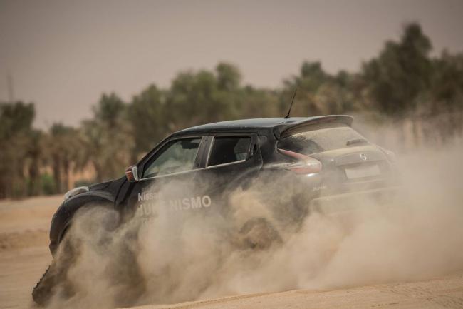 Гусеничный Nissan Juke покоряет пустыню (ФОТО)