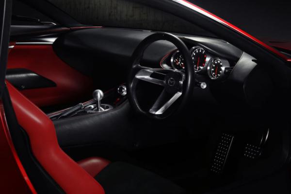 В компании Mazda продемонстрировали публике новый спорткар (ФОТО)
