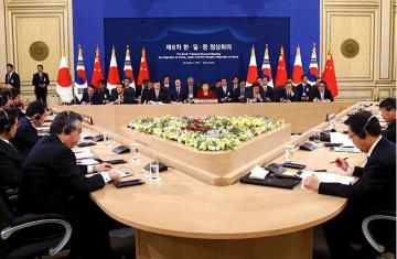 Китай, Япония и Южная Корея проводят саммит о создании крупнейшей в мире зоны свободной торговли