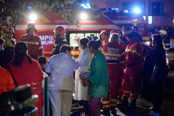 Растет число погибших при пожаре в ночном клубе Бухареста