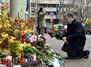 Петр Порошенко: "Украина бок о бок с Францией"