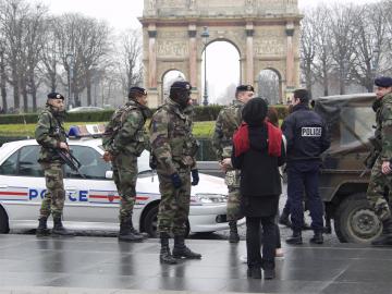 Французские силовики организовали антитеррористический рейд 