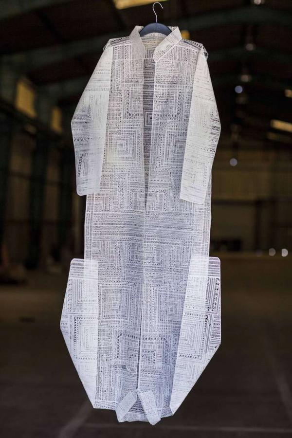 Греческий художник создает одежду из... бумаги (ФОТО)