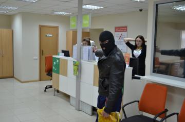 В Киеве вооруженный мужчина ограбил банк