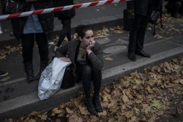 Фото жизни парижан после теракта (ФОТО)