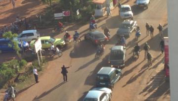 В отеле Мали остаются 136 заложников