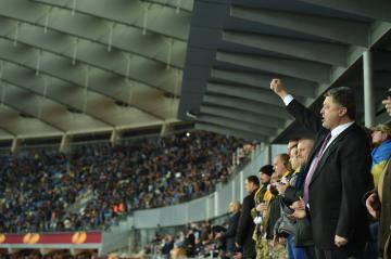 Порошенко обвинил РФ в потасовке на футбольном матче "Динамо - Челси"