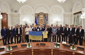 Порошенко встретился с игроками сборной Украины (ФОТО)