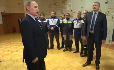 Неожиданный визит. Путин прилетел в оккупированный Крым (ФОТО)