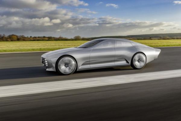 Автомобиль будущего от компании Mercedes красуется на аэродроме в Германии (ФОТО)