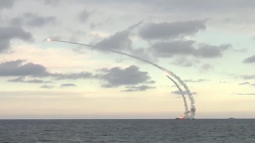 Минобороны РФ опубликовало видео ракетного удара с подводной лодки (ВИДЕО)