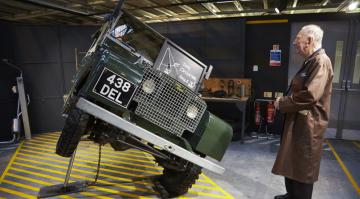 Land Rover выпустил юбилейный внедорожник Defender (ФОТО)