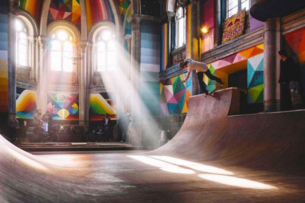 Любители экстрима из Испании построили скейт-парк на территории заброшенной церкви (ФОТО)