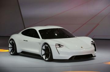 Компания Porsche готовит к выпуску собственный электрокар (ВИДЕО)