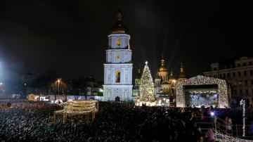 В Киеве зажгли главную елку страны (ВИДЕО)