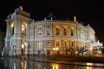 В Одессе руферы залезли на оперный театр (ФОТО)