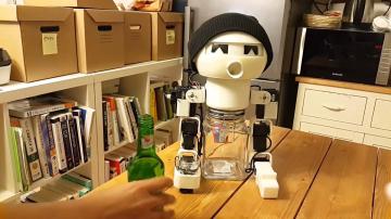 Семейная пара из Южной Кореи создала робота-собутыльника (ВИДЕО)
