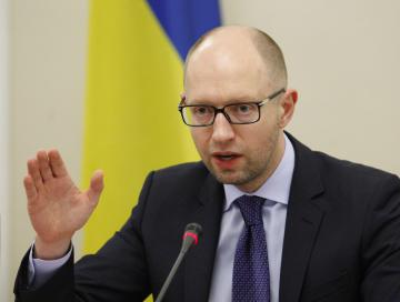 Яценюк сообщил, что Украине удалось сократить госдолг