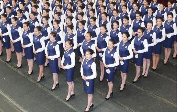 Кастинг на должность стюардессы в Китае превратился в конкурс красоты (ФОТО)