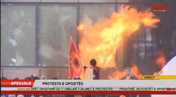 Протестующие в Косово подожгли здание парламента (ВИДЕО)