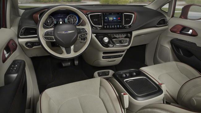 Компания Chrysler представила новый минивэн Pacifica (ФОТО)