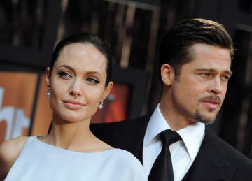 Анджелина Джоли и Брэд Питт покидают США