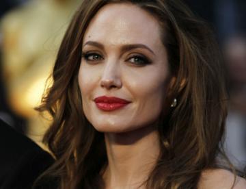 Анджелина Джоли втайне от мужа в седьмой раз стала матерью