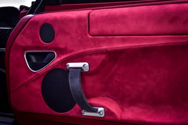 Образец стиля и элегантности:  в Италии показали новый спортивный автомобиль Alfa Romeo (ФОТО)
