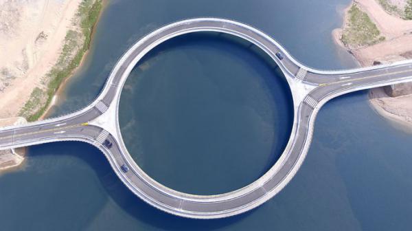 Современная архитектура: необычный круглый мост в Уругвае (ФОТО)